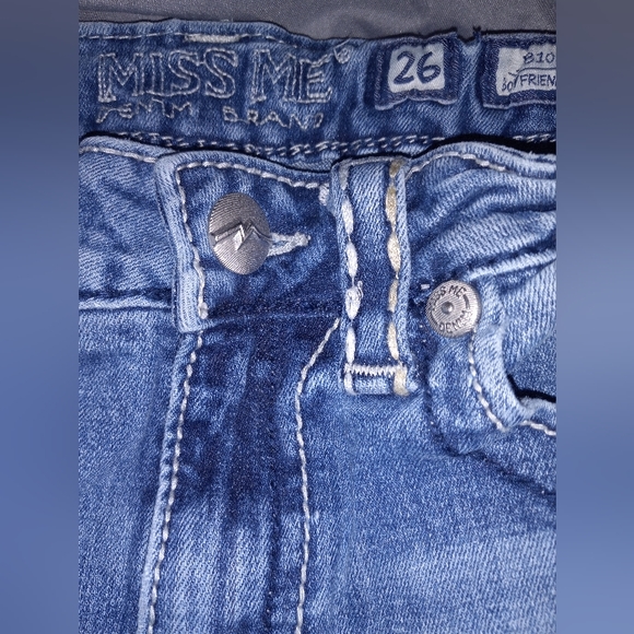 Miss Me Capri - Picture 5 of 5